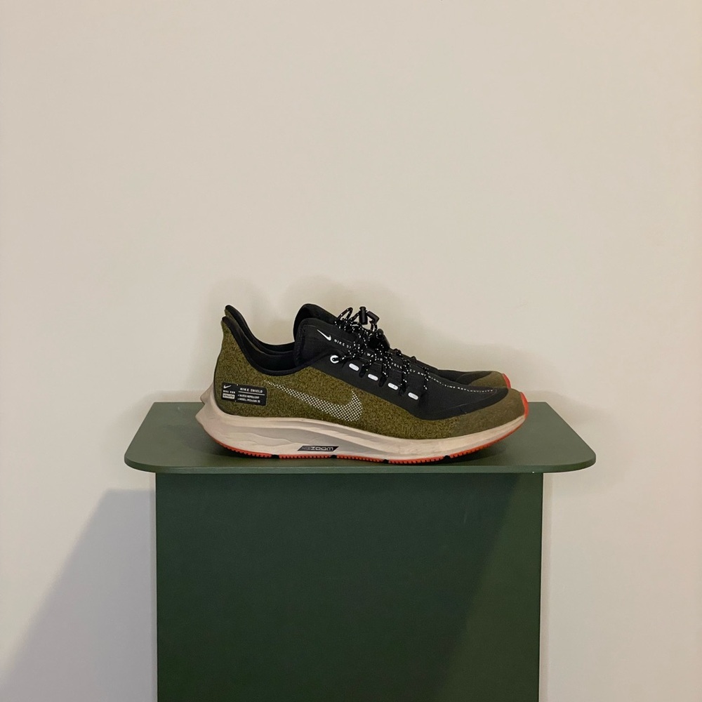Nike Men’s Olive Green and Black Running Sneakers